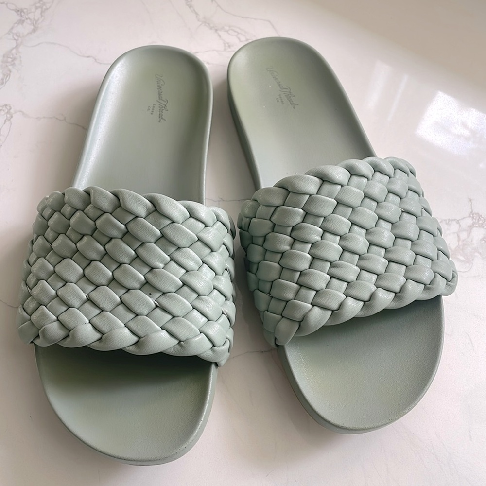 Universal Thread Brand slide on sandals, sage, size 9 1/2